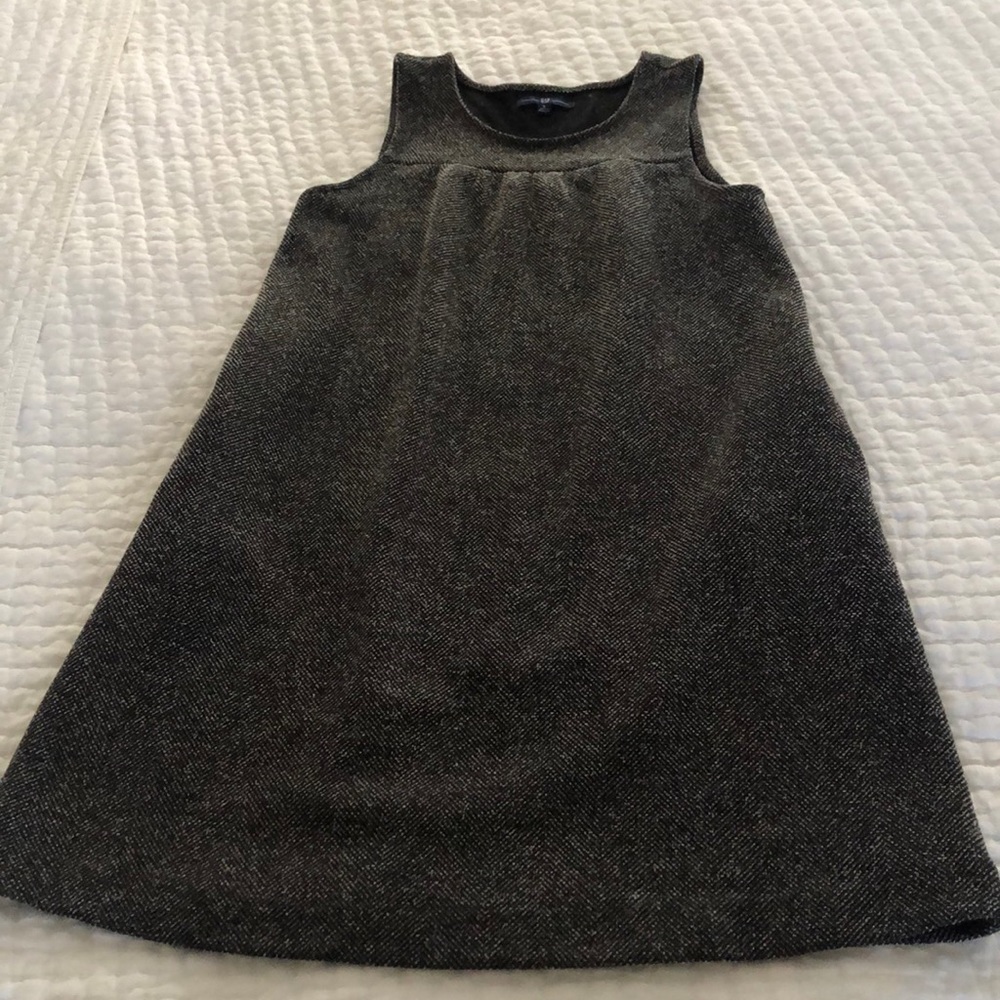 Gap black and white dress with pockets.